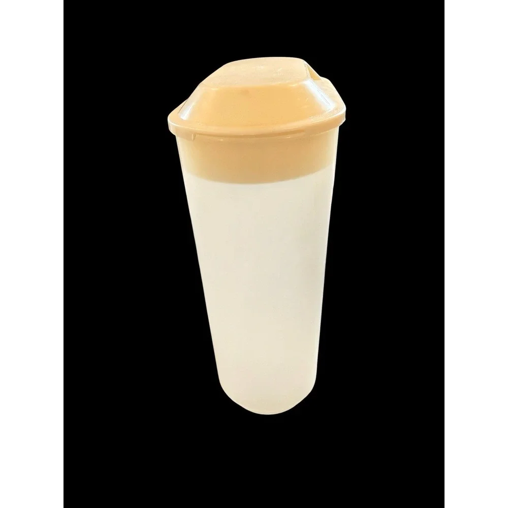Rubbermaid Servin' Saver 2-1/2 Quarts Slim Drink Refrigerator Pitcher